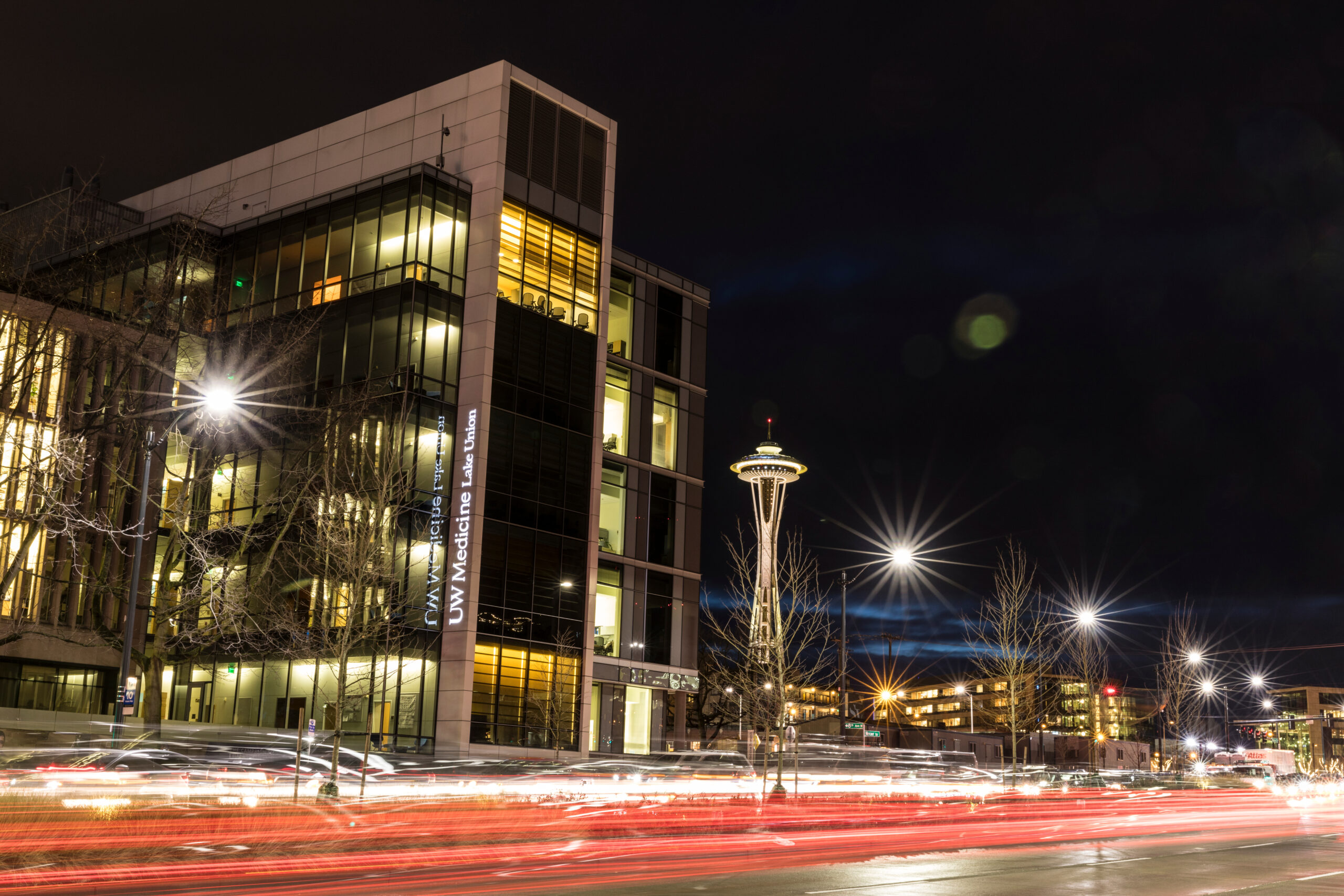 night shot of south lake union uw medicine campus